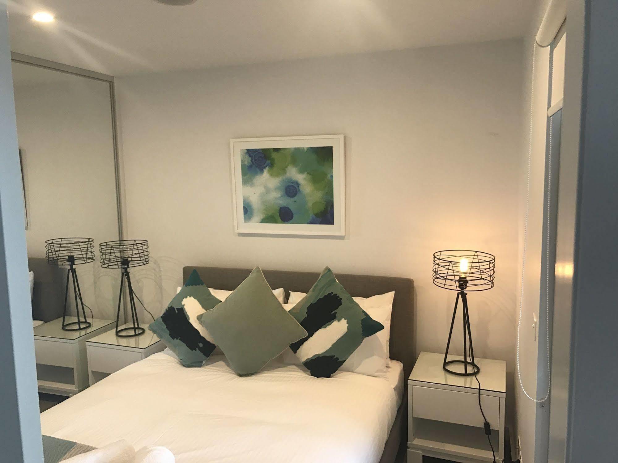 Serviced Apartments Melbourne - Platinum Мелбърн Екстериор снимка