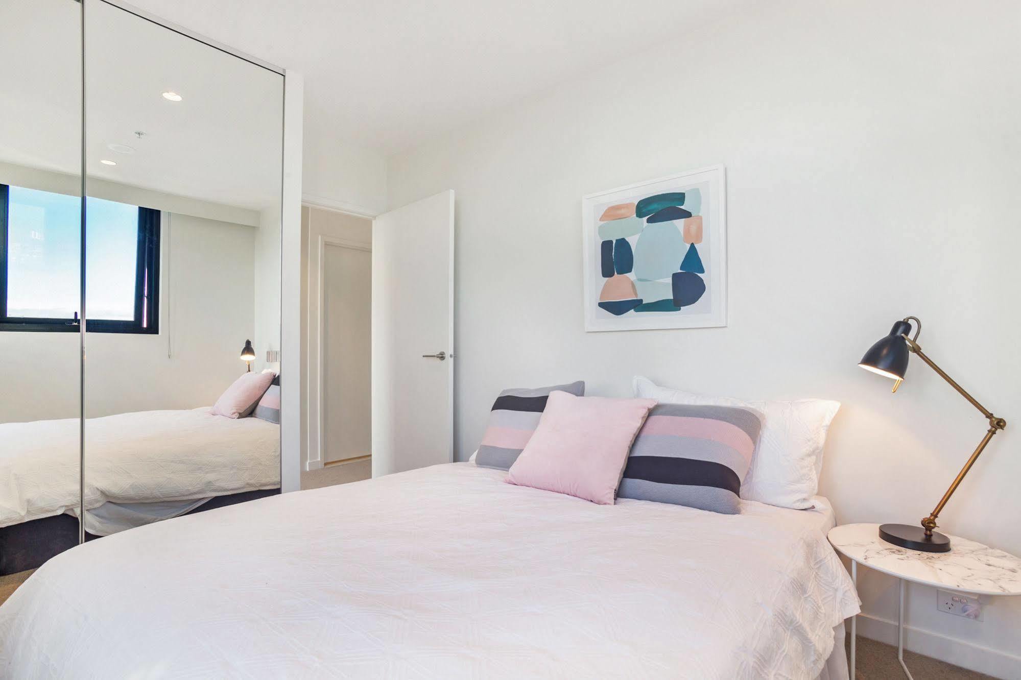 Serviced Apartments Melbourne - Platinum Мелбърн Екстериор снимка
